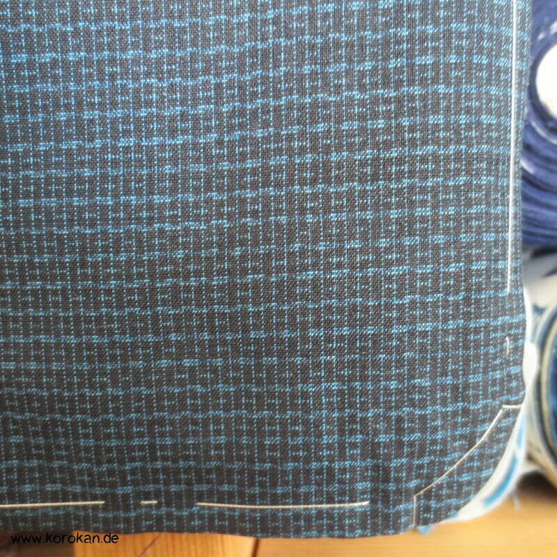 Kimono und Haori Set in blau schwarzer Kasuri Tsumugi Seide, Haus am Wasser
