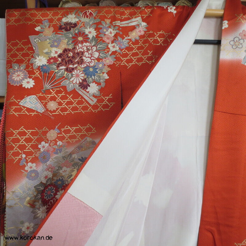 Blumen auf Bambusgittern Rinzu Seiden Damast Furisode