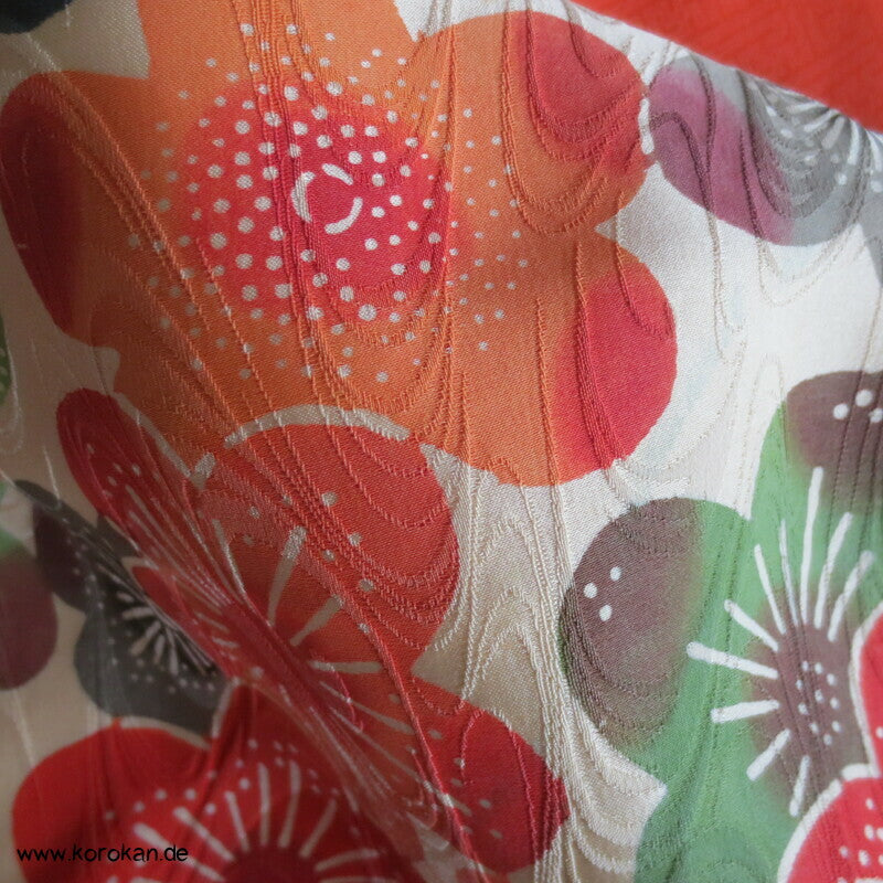 bunte Sakura Blüten auf Wellen Seiden Damast Furisode Kimono