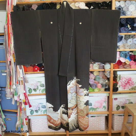 Tsunami und Kiefern antiker Tomesode Kimono