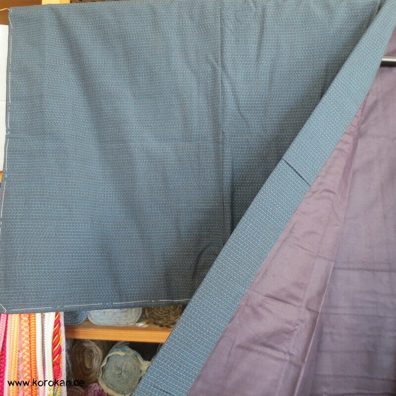 Kimono und Haori Set in blau schwarzer Kasuri Tsumugi Seide, Haus am Wasser