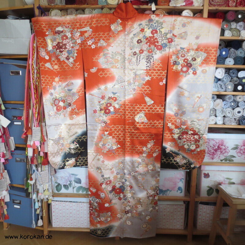 Blumen auf Bambusgittern Rinzu Seiden Damast Furisode