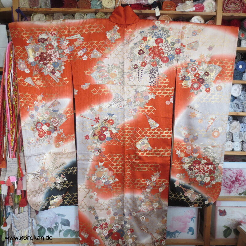 Blumen auf Bambusgittern Rinzu Seiden Damast Furisode