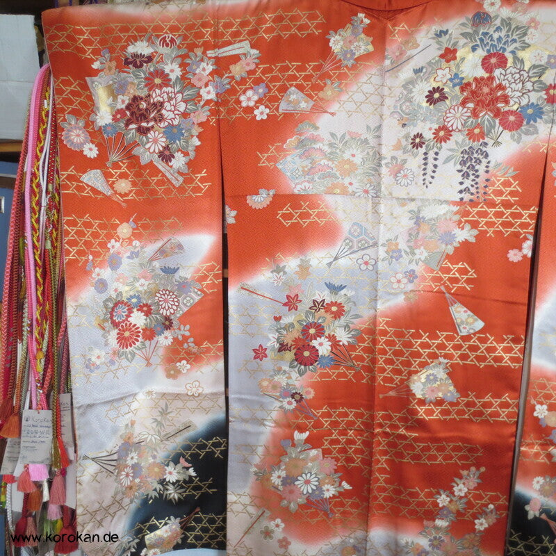 Blumen auf Bambusgittern Rinzu Seiden Damast Furisode