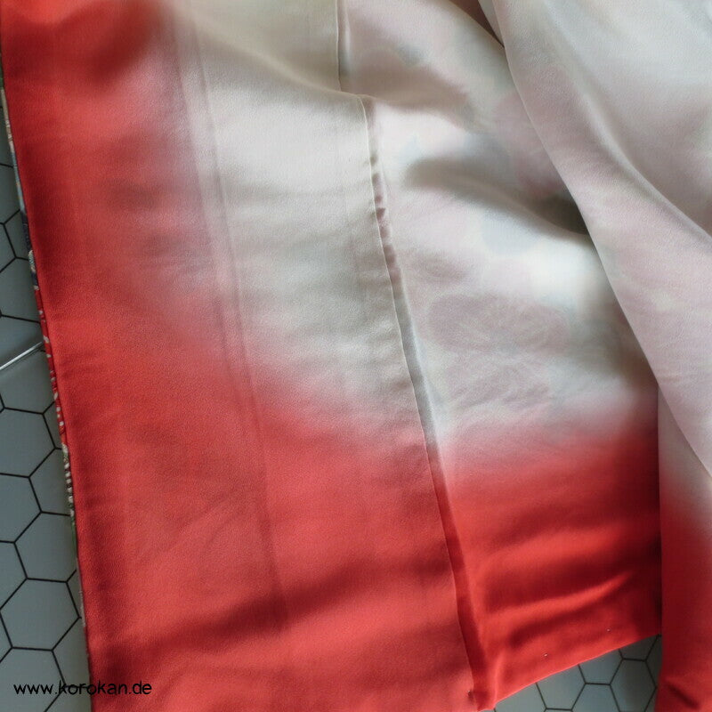 bunte Sakura Blüten auf Wellen Seiden Damast Furisode Kimono