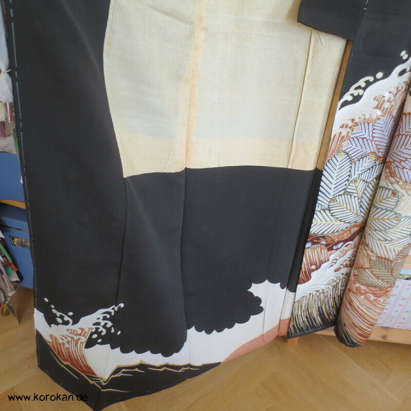 Tsunami und Kiefern antiker Tomesode Kimono