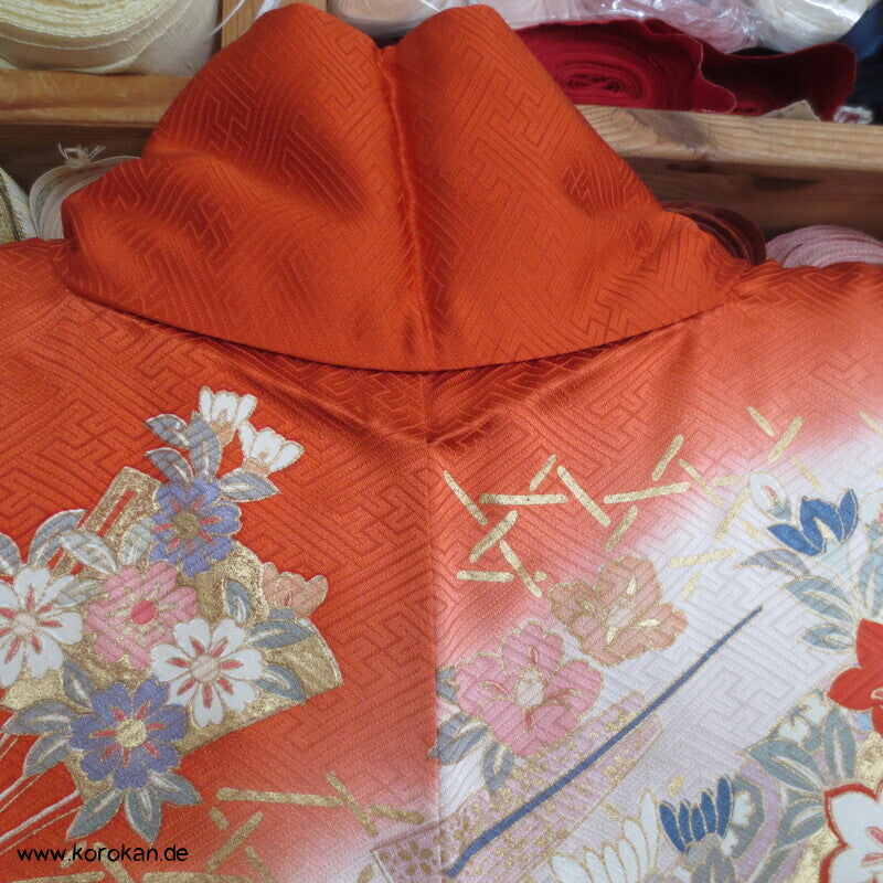 Blumen auf Bambusgittern Rinzu Seiden Damast Furisode