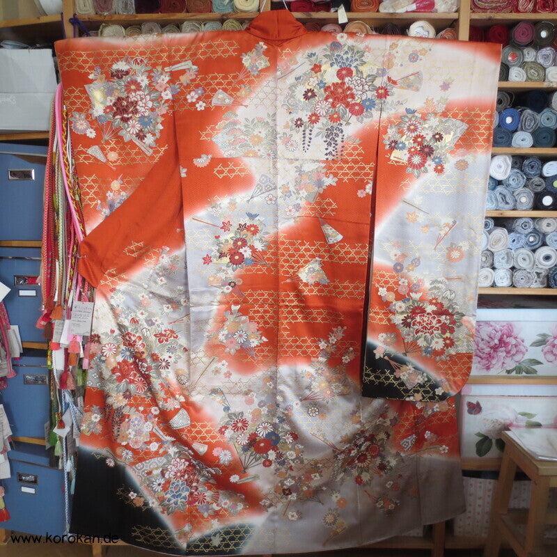 Blumen auf Bambusgittern Rinzu Seiden Damast Furisode