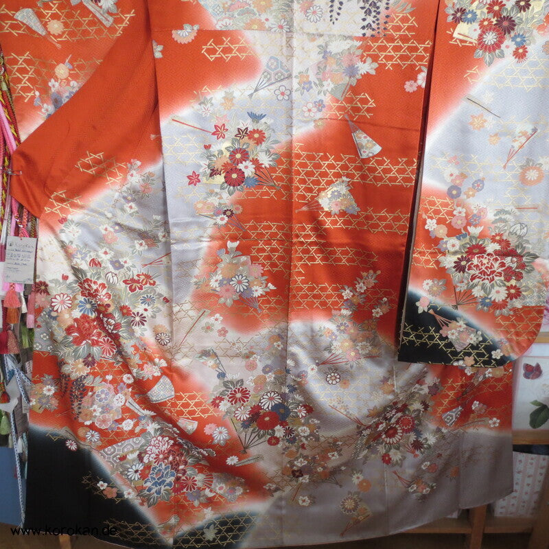 Blumen auf Bambusgittern Rinzu Seiden Damast Furisode