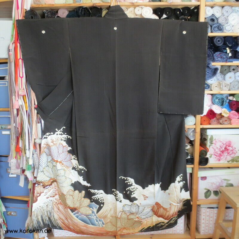 Tsunami und Kiefern antiker Tomesode Kimono