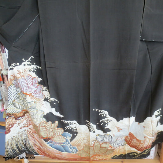 Tsunami und Kiefern antiker Tomesode Kimono
