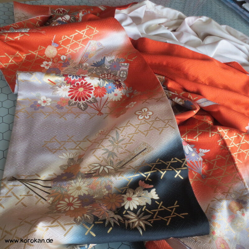 Blumen auf Bambusgittern Rinzu Seiden Damast Furisode