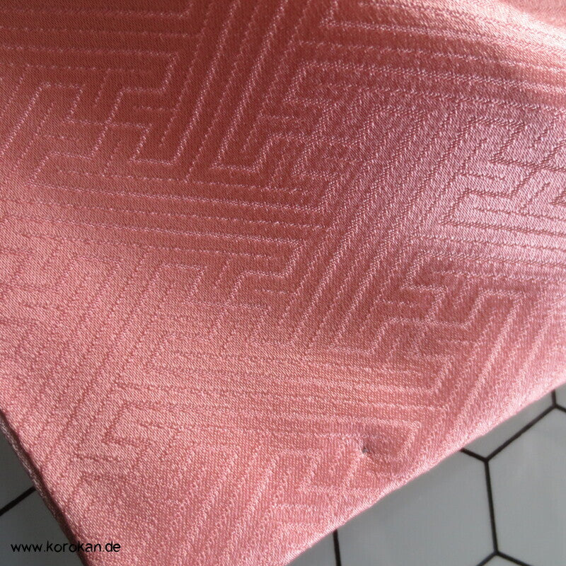 Blumen auf Bambusgittern Rinzu Seiden Damast Furisode