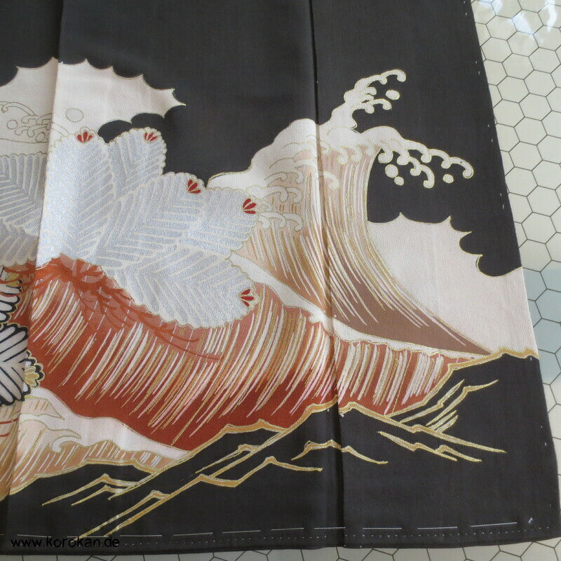 Tsunami und Kiefern antiker Tomesode Kimono