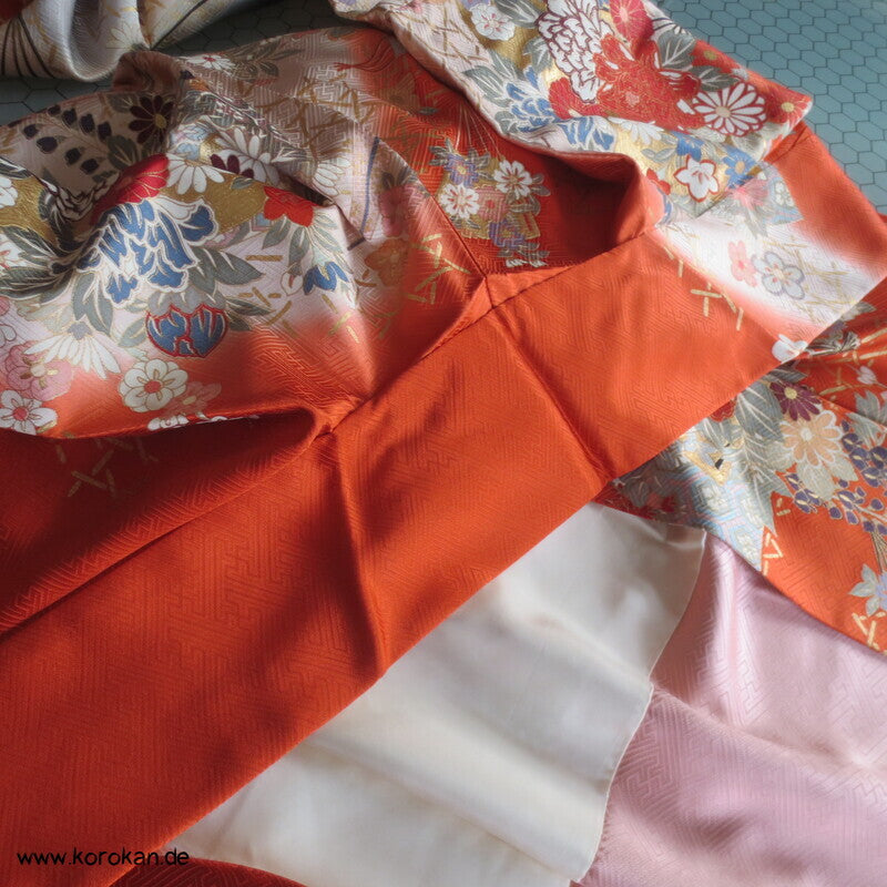 Blumen auf Bambusgittern Rinzu Seiden Damast Furisode