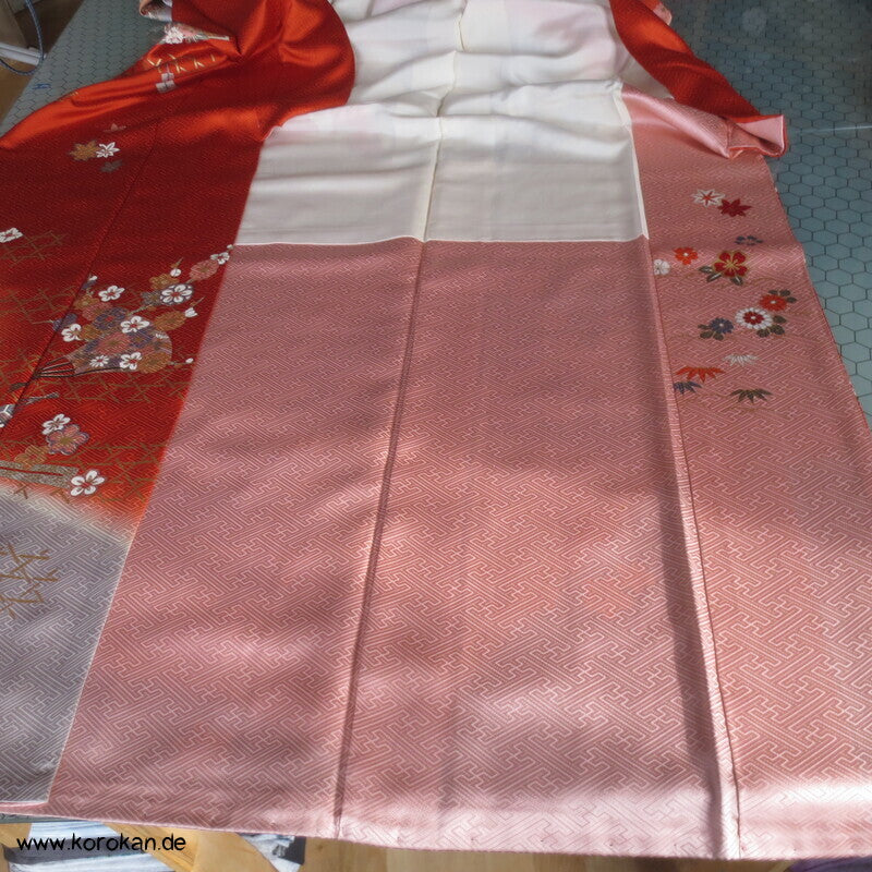 Blumen auf Bambusgittern Rinzu Seiden Damast Furisode