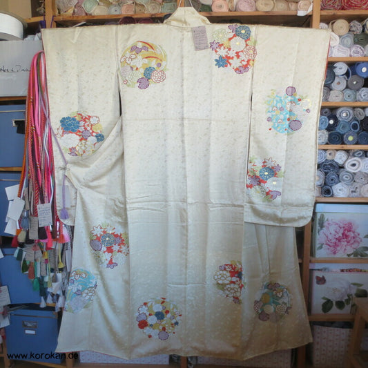Golddruck und -stickereirondelle Chu Furisode Seidendamast Kimono