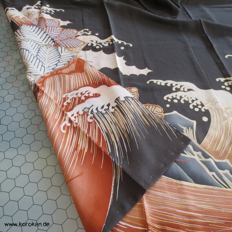 Tsunami und Kiefern antiker Tomesode Kimono