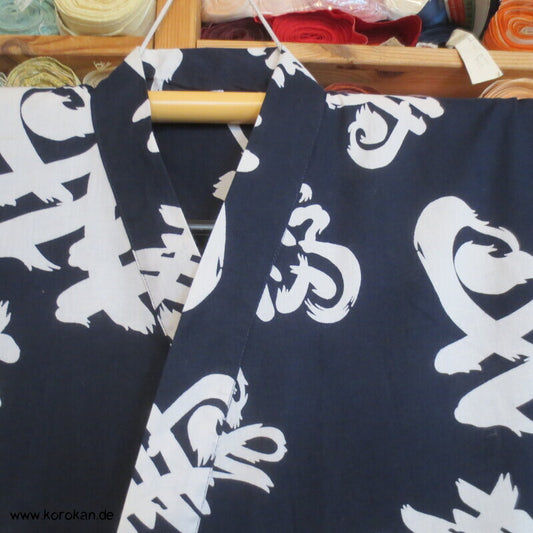 Yukata / Nemaki Schlaf Baumwoll Kimono, Kanji auf dunkelblau