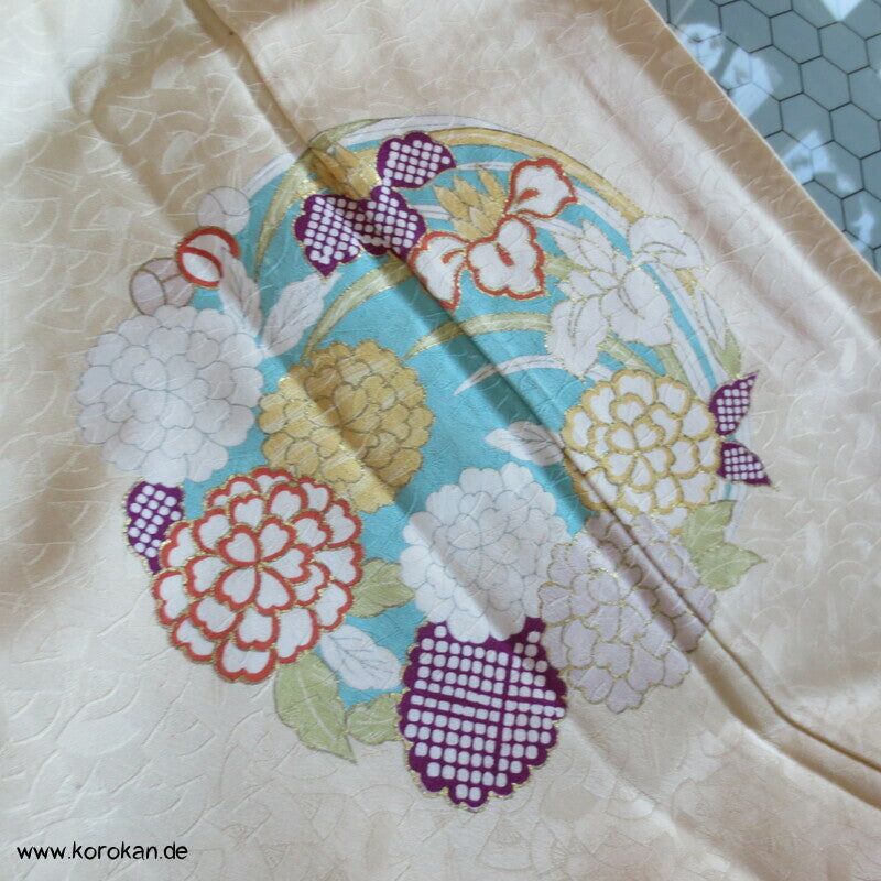Golddruck und -stickereirondelle Chu Furisode Seidendamast Kimono