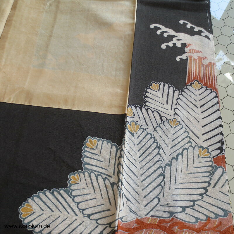 Tsunami und Kiefern antiker Tomesode Kimono