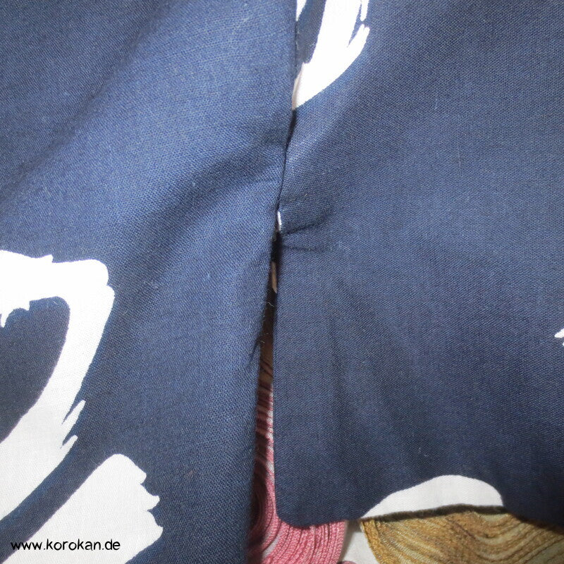 Yukata / Nemaki Schlaf Baumwoll Kimono, Kanji auf dunkelblau