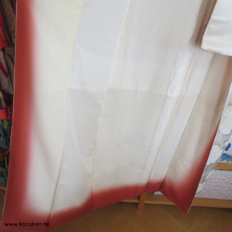 Hochzeits Homongi Kimono Seidendamast mit Päonien, gestickte Uigusu Vögeln