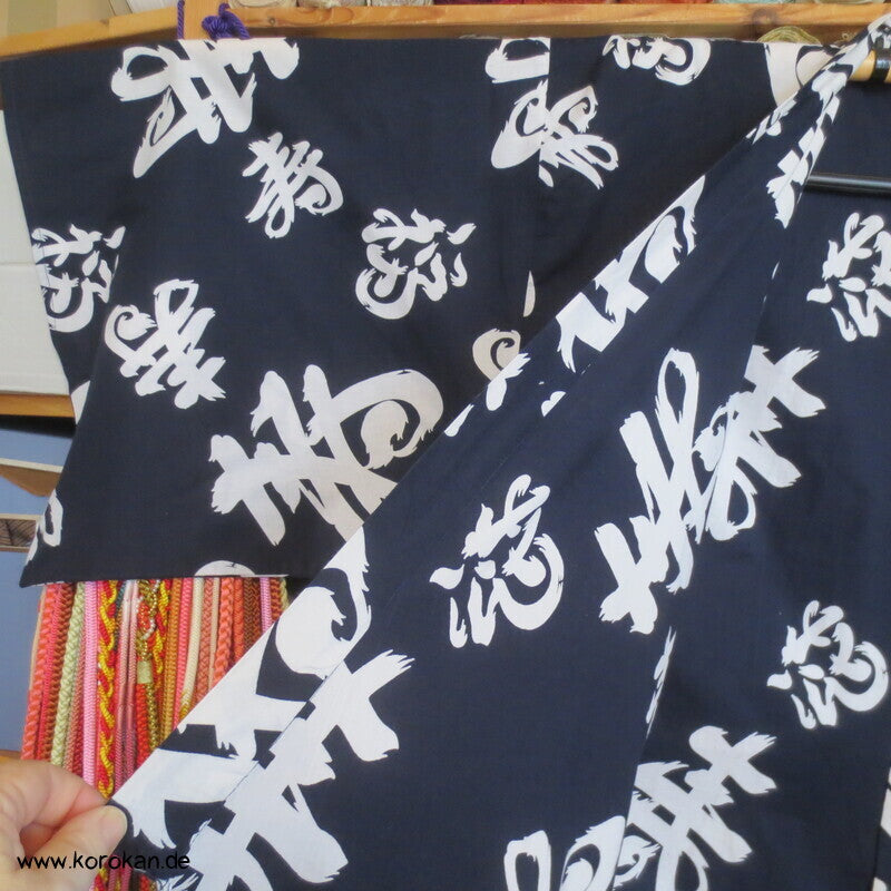 Yukata / Nemaki Schlaf Baumwoll Kimono, Kanji auf dunkelblau
