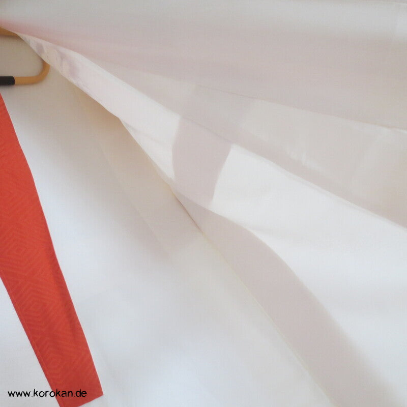 Hochzeits Homongi Kimono Seidendamast mit Päonien, gestickte Uigusu Vögeln