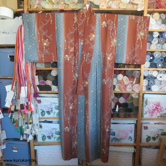 Yamato gemusterte Streifen Seidencrepe Komon Kimono