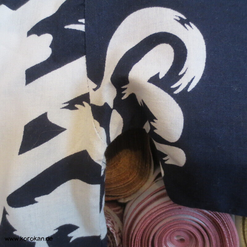 Yukata / Nemaki Schlaf Baumwoll Kimono, Kanji auf dunkelblau