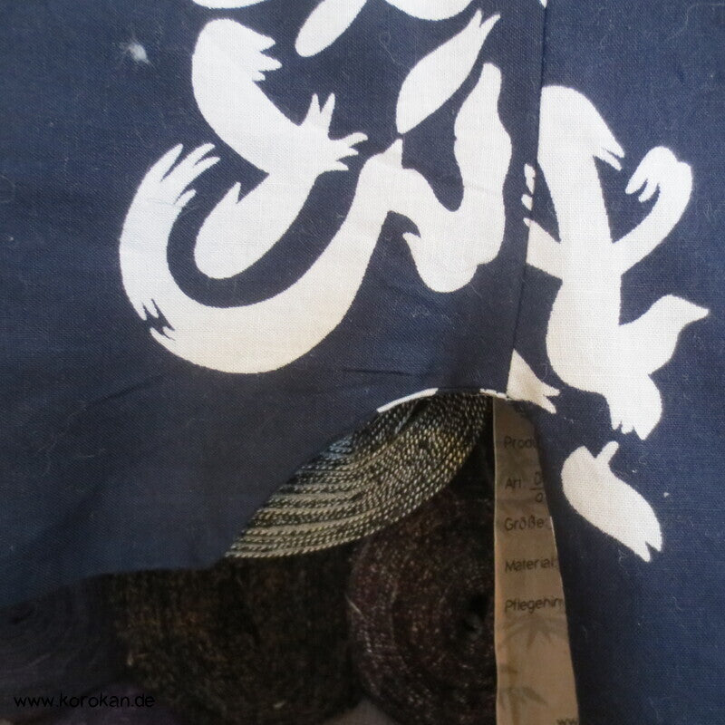 Yukata / Nemaki Schlaf Baumwoll Kimono, Kanji auf dunkelblau