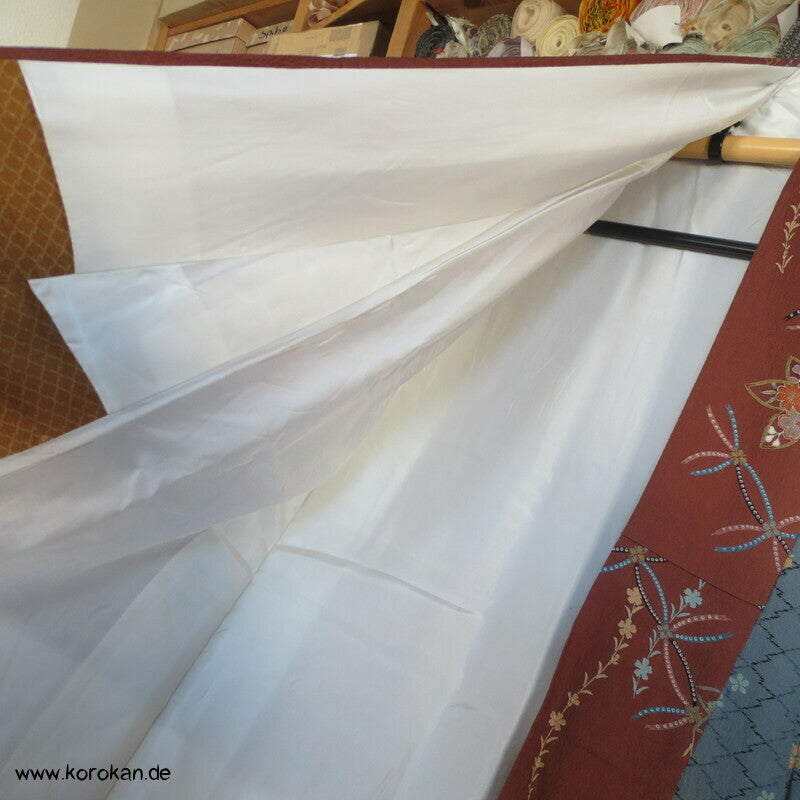 Yamato gemusterte Streifen Seidencrepe Komon Kimono