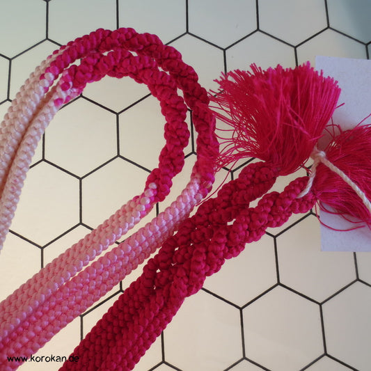 Koi mit Zopf, pink Verlauf Obijime, geflochten