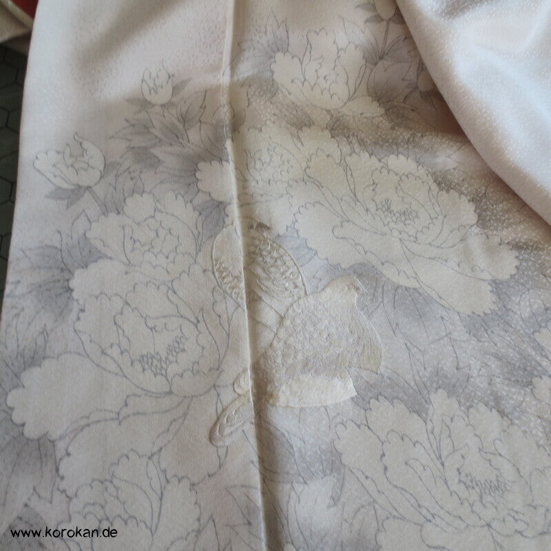 Hochzeits Homongi Kimono Seidendamast mit Päonien, gestickte Uigusu Vögeln