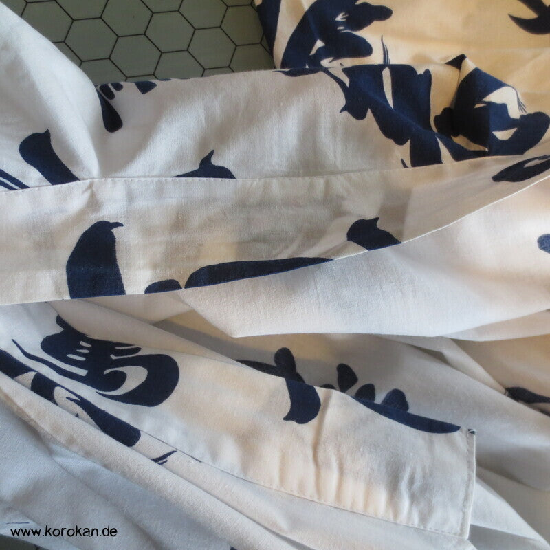 Yukata / Nemaki Schlaf Baumwoll Kimono, Kanji auf weiß