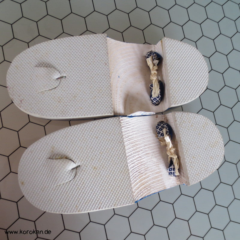 Geta für Kinder / Mädchen / Jungen - lackiertes Holz / Bänder aus Kanoko Stoff