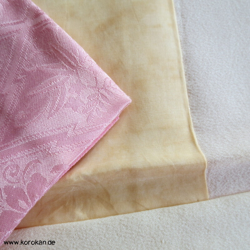 rosa mit Golddruck/ -stickerei Furisode Kimono