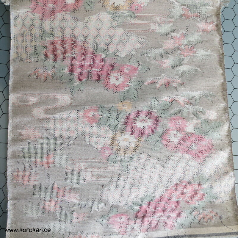 Japanmuster Kasuri schilfgrüne Tsumugi Seide