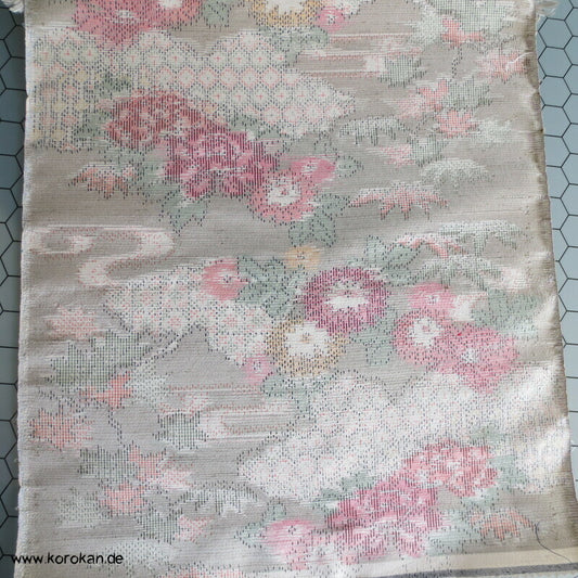 Japanmuster Kasuri schilfgrüne Tsumugi Seide