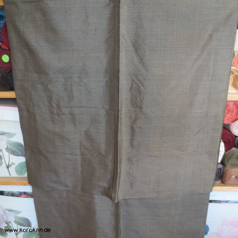 Kimono und Haori Set in dunkelbrauner Kasuri Tsumugi Seide, Shikishi