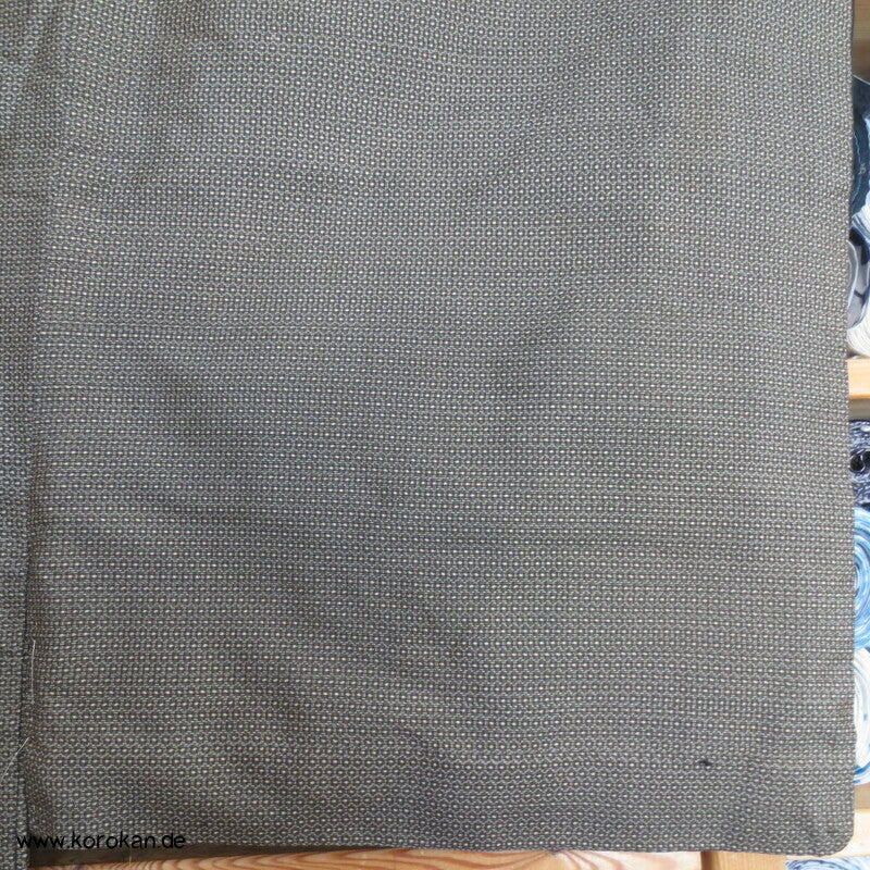 Kimono und Haori Set in dunkelbrauner Kasuri Tsumugi Seide, Shikishi