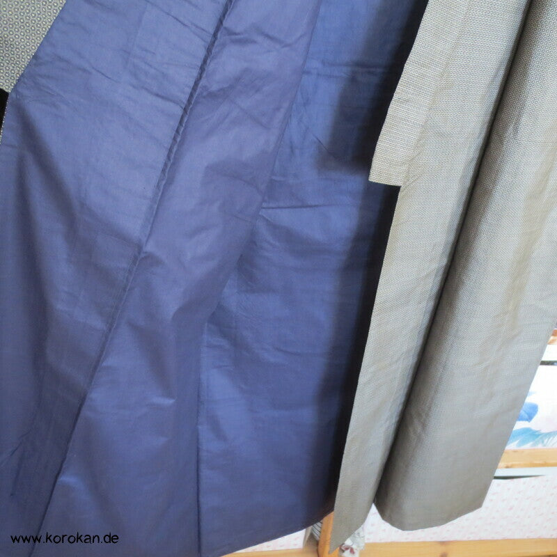 Kimono und Haori Set in dunkelbrauner Kasuri Tsumugi Seide, Shikishi