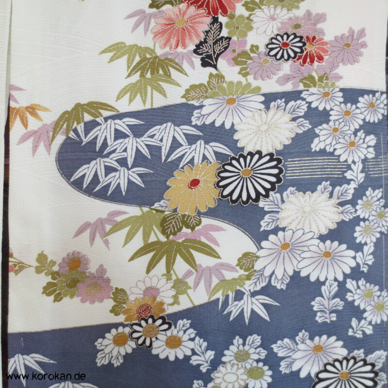 Fluss mit Blüten Homongi / Chu Furisode