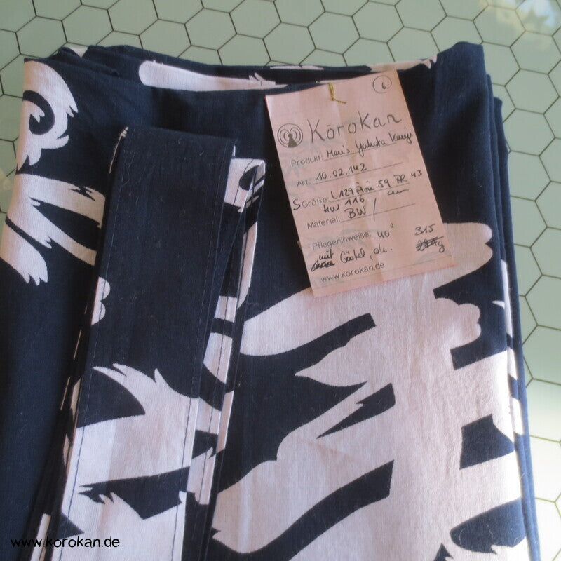 Yukata / Nemaki Schlaf Baumwoll Kimono, Kanji auf dunkelblau