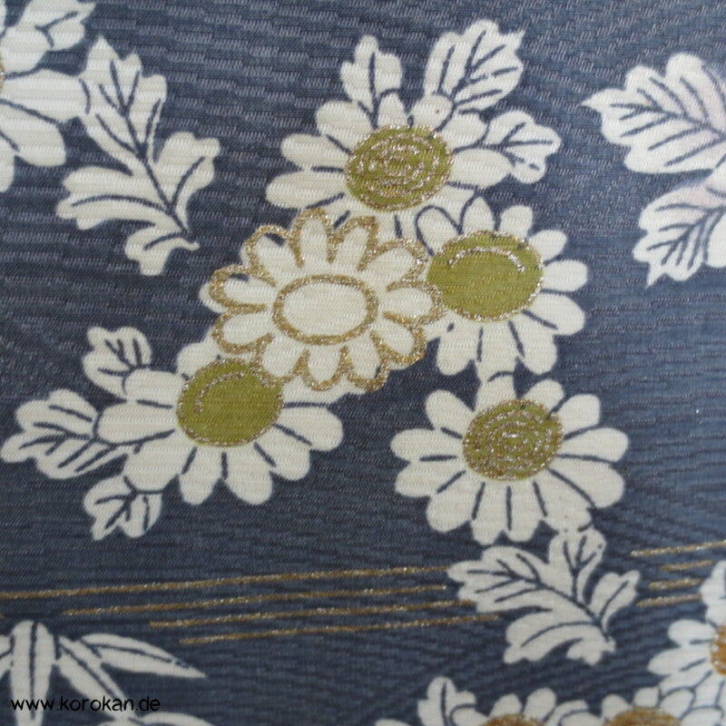 Fluss mit Blüten Homongi / Chu Furisode