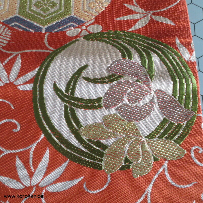 Blumenrondelle auf persimmon Fukuro Obi