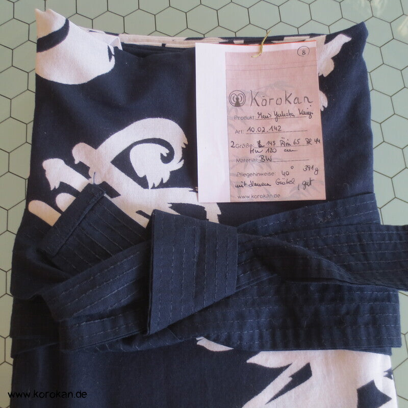 Yukata / Nemaki Schlaf Baumwoll Kimono, Kanji auf dunkelblau