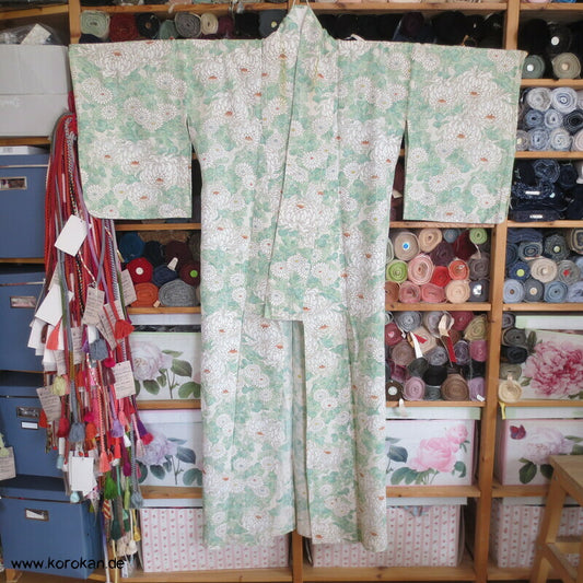 weiße Chrysanthemen Hitoe Kimono Seidencrepe
