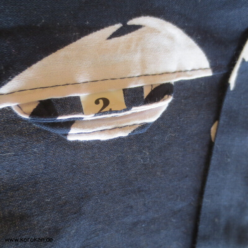 Yukata / Nemaki Schlaf Baumwoll Kimono, Kanji auf dunkelblau